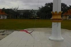 Bendera Merah Putih Dibiarkan Jatuh 2 Hari di Lapangan Kantor Bupati