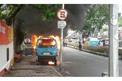 Angkot Terbakar di Pusat Kota Manado