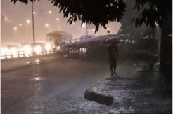 Jakarta Diguyur Hujan, Papan Reklame Roboh