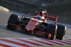 Alonso Minta Maaf Penggemar Sudah Disuguhi Mobil Balap Mengerikan