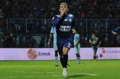 Belakang Semen Padang Kuat, Arema Berani Cuma Bawa El Loco