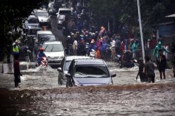 Banjir Setinggi 50 Cm Kembali Genangi Ruas Jalan TB Simatupang