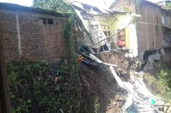 Tujuh Bangunan Terkena Dampak Banjir Sungai Cikapundung