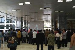 Antusiasme Pegawai DPR Saksikan Kedatangan Raja Salman di Senayan