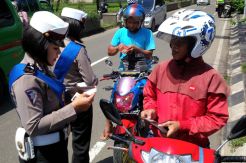 Saat Polwan Cantik Terlibat Operasi Simpatik
