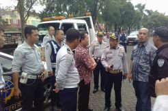 Satpam Kompleks Taman Palm Cengkareng Sandera Mobil Derek Dishub
