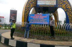 Jalur Riau-Sumbar Putus,...