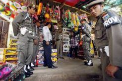Satpol PP Tertibkan 40 Lapak PKL di Tanah Abang