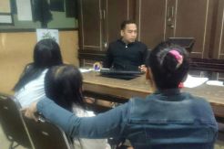 Hendak Selesaikan Masalah, Rohana Diancam Pistol dan Pedang oleh Tetangga
