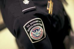 Keluarga Afghanistan dengan Visa AS Ditahan Setibanya di Los Angeles