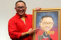 Dibanding 3G, Alexander Rusli Pilih Pertahankan Jaringan 2G