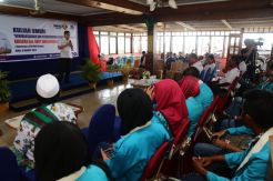 Hary Tanoe Beri Kuliah Umum di Biak, Pengajaran Online Harus Maksimal