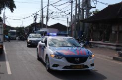 Polisi Kawal Mobil Angkut Barang Milik Raja Salman hingga Bandara Ngurah Rai