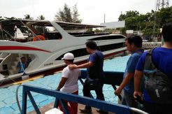 Tarik Pungutan Liar ke Pengunjung Pulau Pari, Lima Nelayan Terjaring OTT