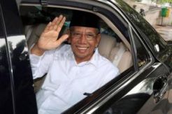 Profil KH Hasyim Muzadi