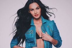 Baru Melahirkan, Megan Fox Jadi Model Lingerie