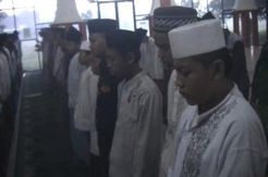 Teringat Pesan Kiai Hasyim Muzadi, Santri di Blitar Salat Gaib