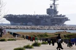 20 Kapal Iran Sambut Kapal Induk Nuklir AS di Selat Hormuz