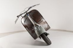 Vespa 98cc Tertua di Dunia Dilelang dengan Penuh Karat