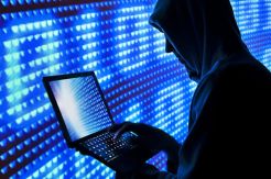 Hacker Curi Informasi...