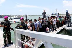 Kapal Tenggelam, 33 TKI Ilegal Terdampar di Pulau Panjang