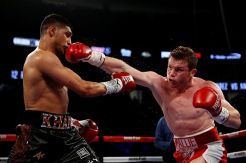 Pelatih Anggap Khan Bodoh Usai Nekat Hadapi Canelo