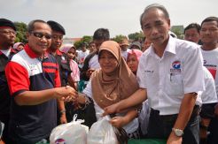 Sembako Murah Partai Perindo di Pekalongan Diserbu Warga