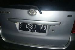 Seruduk Pengendara Motor dan Trotoar, Sopir Avanza Tewas