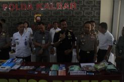 Bawa Sabu Dalam Tas, Dua Pelintas Batas Dibekuk Bea Cukai Entikong