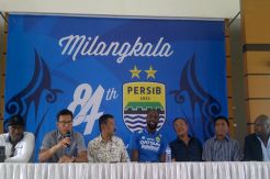 Bukan Sekadar Iseng, Ini Alasan Persib Bandung Datangkan Essien dan Cole
