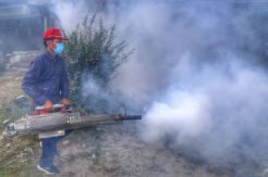 Cegah DBD, JR Saragih Pimpin Fogging di Saribudolok