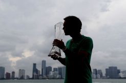 Usai Kalahkan Nadal, Federer Menepi Hingga Bulan Depan