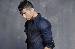 Christiano Ronaldo Akan Hadirkan Lini Denim Khusus Pria
