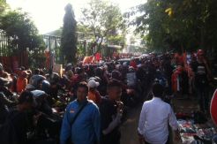 Ribuan Suporter Padati Stadion Patriot Chandrabhaga