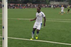 Jersey Original Essien di Persib Terjual Ribuan