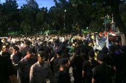 Demo Tolak Reklamasi di Depan Balai Kota DKI Berakhir Ricuh