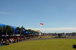 Ribuan Warga Gembira...