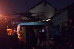 Tabung Gas Meledak, Rumah Pembuatan Kemplang Terbakar