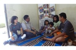 Tim Yayasan Jalinan Kasih Kunjungi Peserta Baksos Hernia