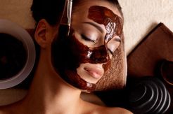 Atasi Wajah Berminyak dengan Masker Cokelat