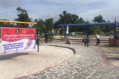 Puluhan Narapidana Bersihkan Taman Kota Pangkalan Bun