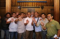 Anies Dapat Kejutan Kunjungan Para Aktivis UGM Tadi Malam