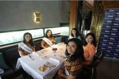 Finalis Miss Indonesia 2017 Ikuti Sharing Season Crystal Clinic