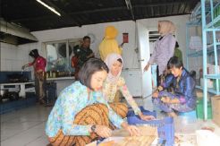 Peringati Hari Kartini, Personel Wanita TNI di Lebanon Kenakan Kebaya