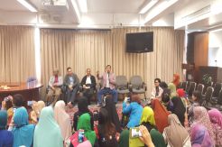 Jelang Kedatangan Jokowi, Nusron Temui Buruh Migran di Hong Kong