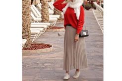 Tips Padu Padan Rok dan Sneakers untuk Hijabers