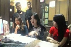 Perempuan Cantik Jadi Korban Arisan Online, Belasan Juta Melayang