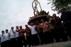 Tugu yang Diresmikan KPK Dikorupsi, Gubernur Harus Tanggung Jawab
