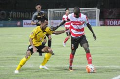 Madura United Alami Kisruh, Greg Nwokolo Sengaja Dipinggirkan?