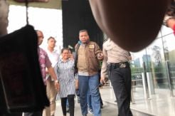 Tiba di Gedung KPK, Miryam S Haryani Bungkam